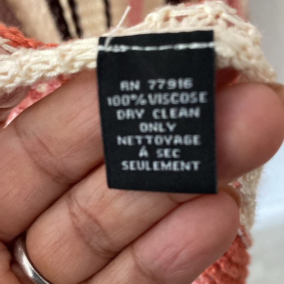 House of Harlow Cream Pink Crochet Drape Shawl. One Size. Split sides. - Picture 4 of 5